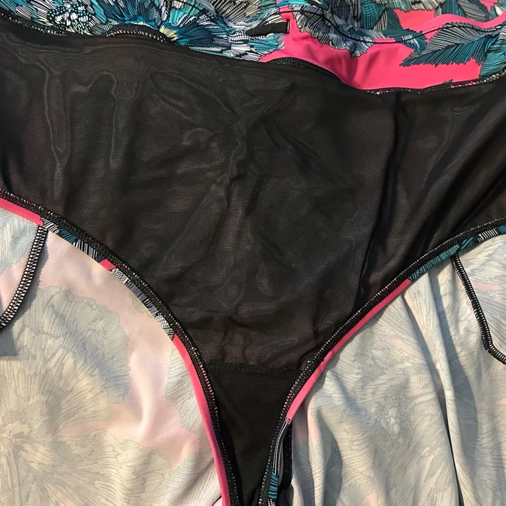 Cacique Pink and Aqua Swim Shorts Vibrant Tropical Design - Picture 3 of 4